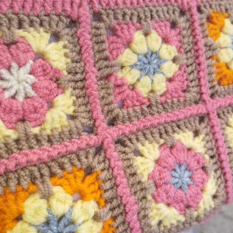 کیف لوازم آرایش زنانه مدل قلاب بافی طرح موتیف