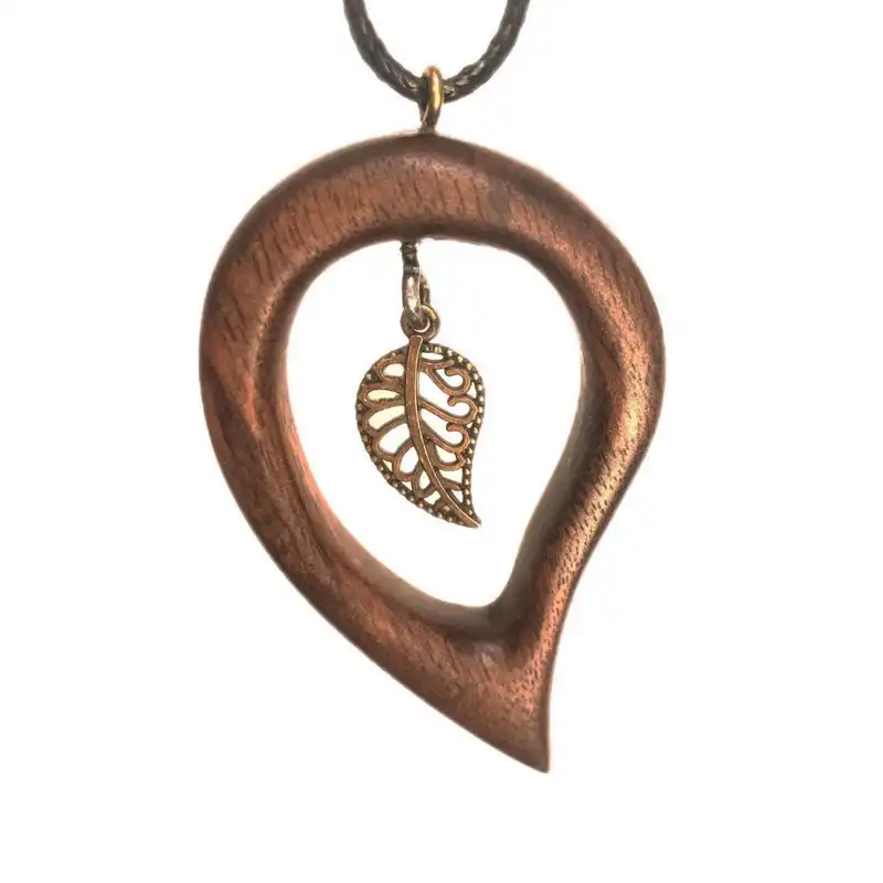 گردنبند مدل چوبی دستساز طرح برگ
