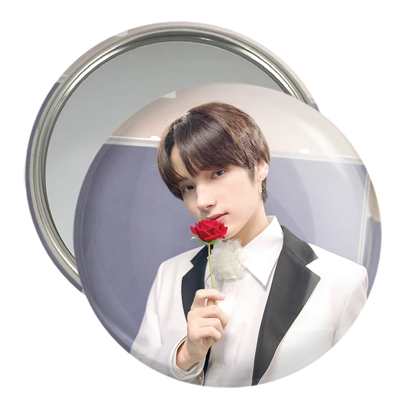 آینه جیبی خندالو مدل هیونینگ کای گروه تی اکس تی TXT  کد 20003