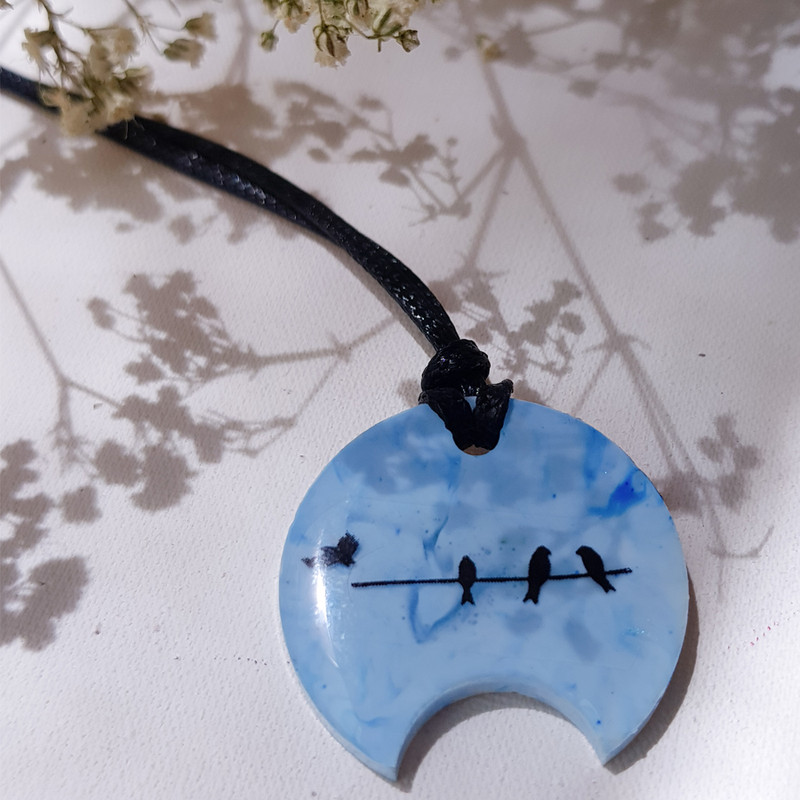 گردنبند دخترانه مدل رزینی طرح پرنده گردنبند دخترانه مدل رزینی طرح پرنده