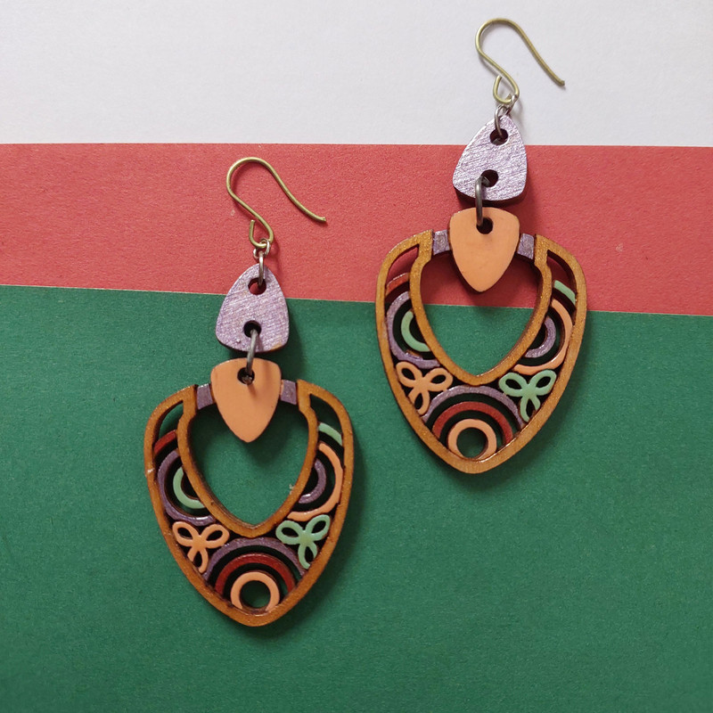 گوشواره زنانه مدل چوبی طرح انتزاعی کد EP005 گوشواره زنانه مدل چوبی طرح انتزاعی کد EP005