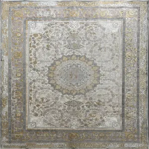 فرش ماشینی 1200 شانه زمینه کرم حاشیه سیلور مدل طرح نگین