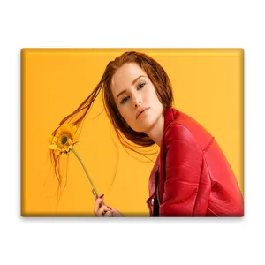 کاشی اطلس آبی طرح بازیگر مادلین پچ مدل T6163