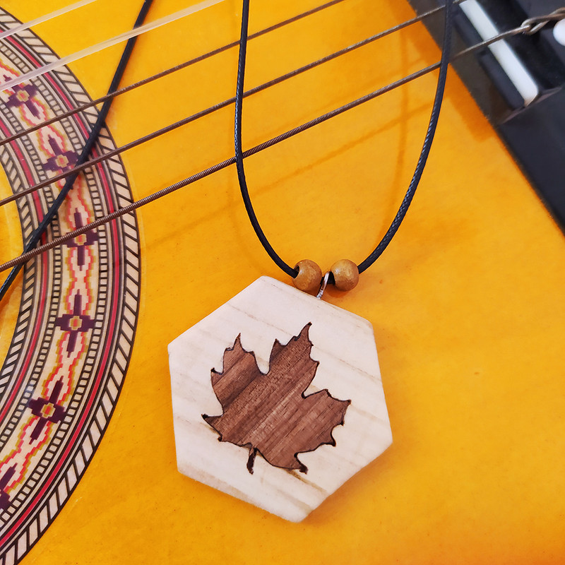 گردنبند دخترانه طرح برگ پاییز کد 105