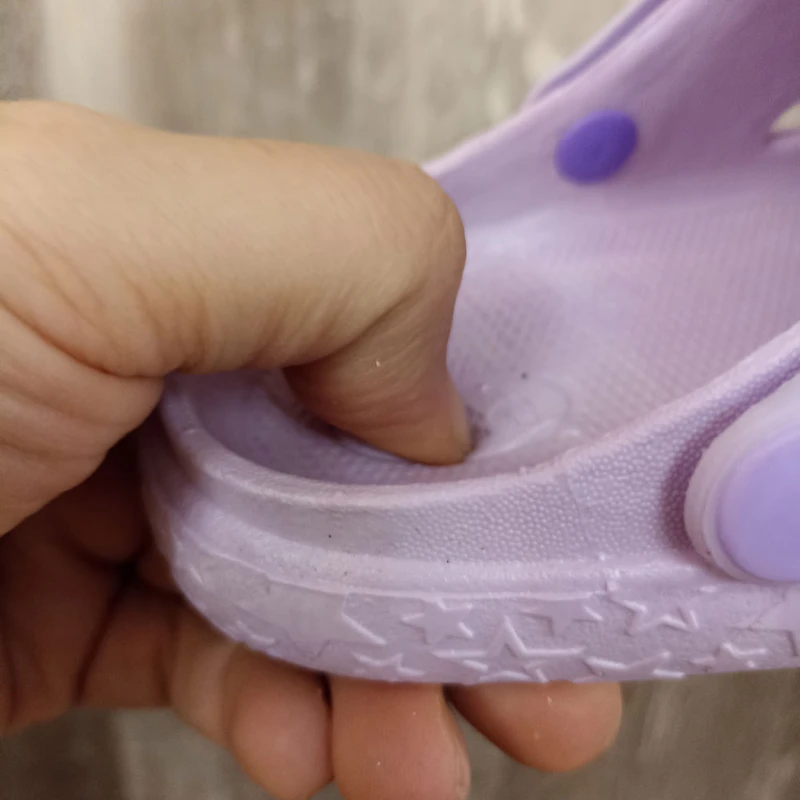 عکس شماره 5 : دمپایی بچگانه نیکتا مدل کراکس استیکر کد 1524-pe