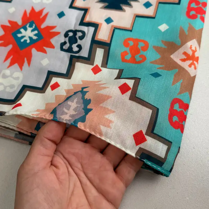 روسری زنانه مدل نخی گلیمی سنتی چهار فصل کد 16