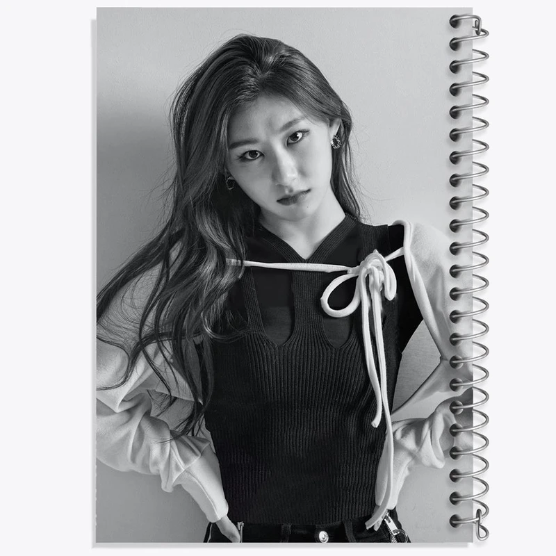 دفتر نقاشی 50 برگ خندالو مدل چریونگ گروه ایتزی ITZY کد 20171