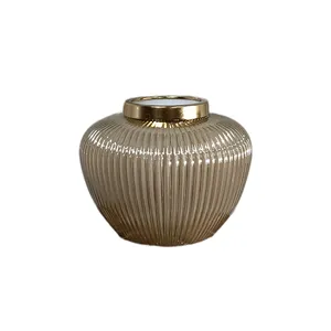 گلدان دکوری مدل  شیشه ای