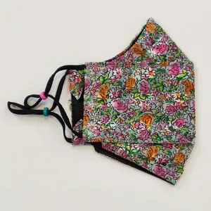 ماسک پارچه ای طرح گل 