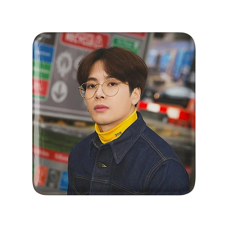 مگنت خندالو طرح جکسون گروه گات سون GOT7  مدل مربعی کد 20967