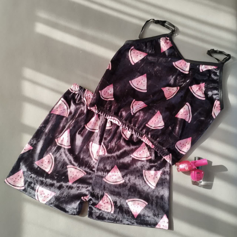 ست نیم تنه و شلوارک زنانه مدل مخمل هندونه ای