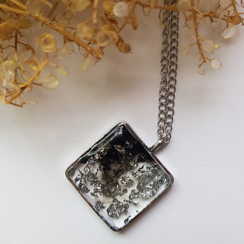 گردنبند دخترانه مدل رزینی گردنبند دخترانه مدل رزینی