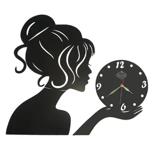 ساعت دیواری لوکس طلائی مدل دخترونه