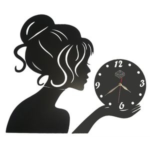 نقد و بررسی ساعت دیواری لوکس طلایی مدل دخترونه توسط خریداران