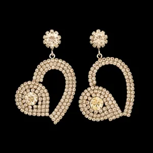 گوشواره میخی زنانه مدل قلب نگینی مجلسی