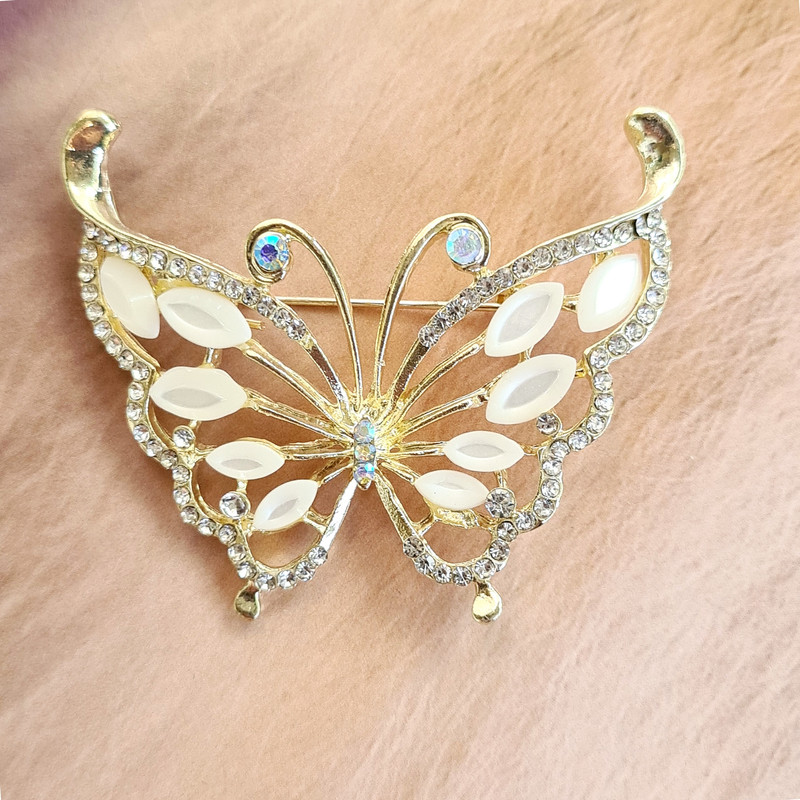 گل سینه زنانه مدل پروانه لوکس BT390