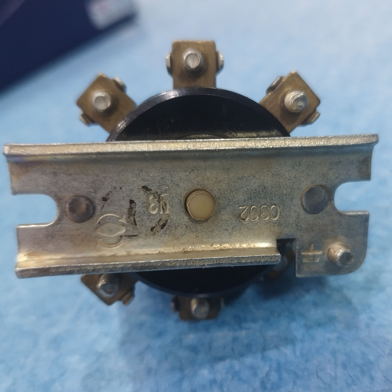 کلید گردون 16 آمپر سه فاز مدل 01