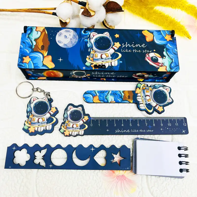 بسته لوازم تحریر مدل فضانورد در فضا مجموعه 6 عددی