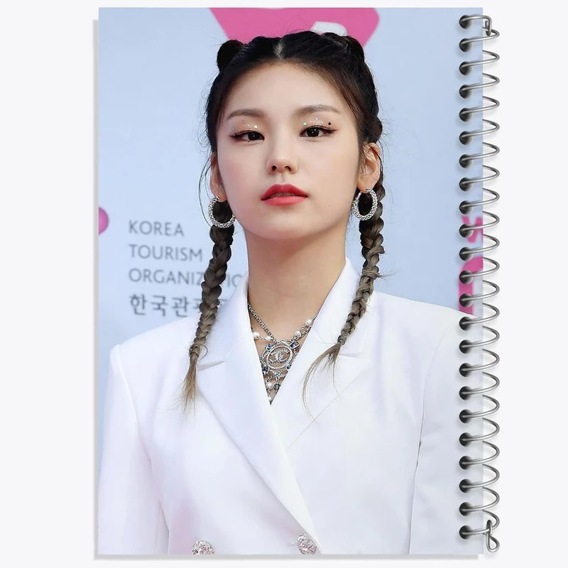 دفتر ژورنال نویسی 50 برگ خندالو مدل نقطه ای طرح یجی گروه ایتزی ITZY کد 12448