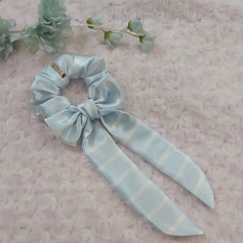 کش مو زنانه مدل اسکرانچی طرح پاپیونی کد satanVicBlu03Bow