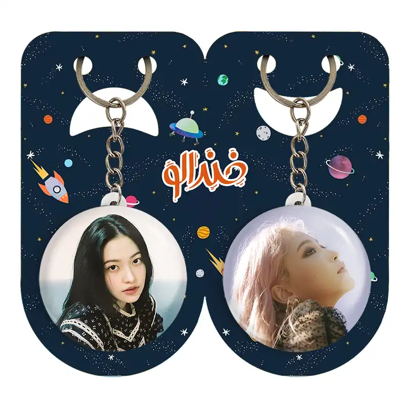 جاکلیدی خندالو مدل یری گروه رد ولوت Red Velvet کد 1959419593 مجموعه 2 عددی