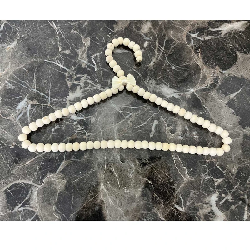 عکس شماره 6 : چوب لباسی نوزاد مدل چوبی مرواریدی