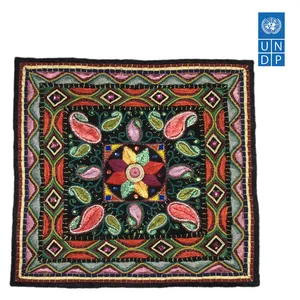 رومیزی سوزن دوزی مدل ممقان طرح برگ