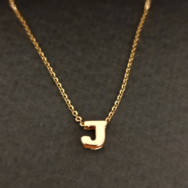 گردنبند طلا 18 عیار زنانه گنجینه هنر خوش نشین مدل سه بعدی طرح J گردنبند طلا 18 عیار زنانه گنجینه هنر خوش نشین مدل سه بعدی طرح J