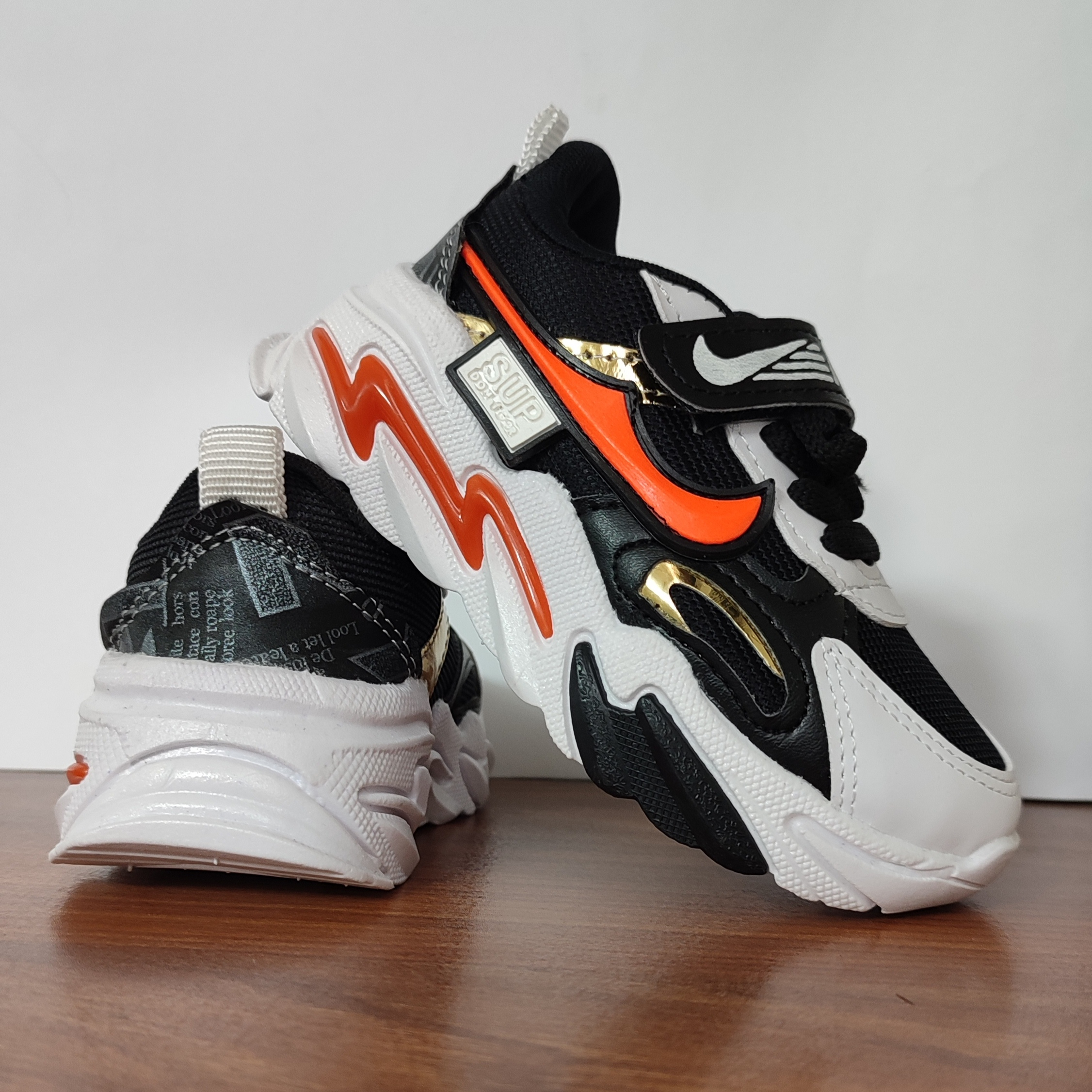 کفش مخصوص پیاده روی مدل B74