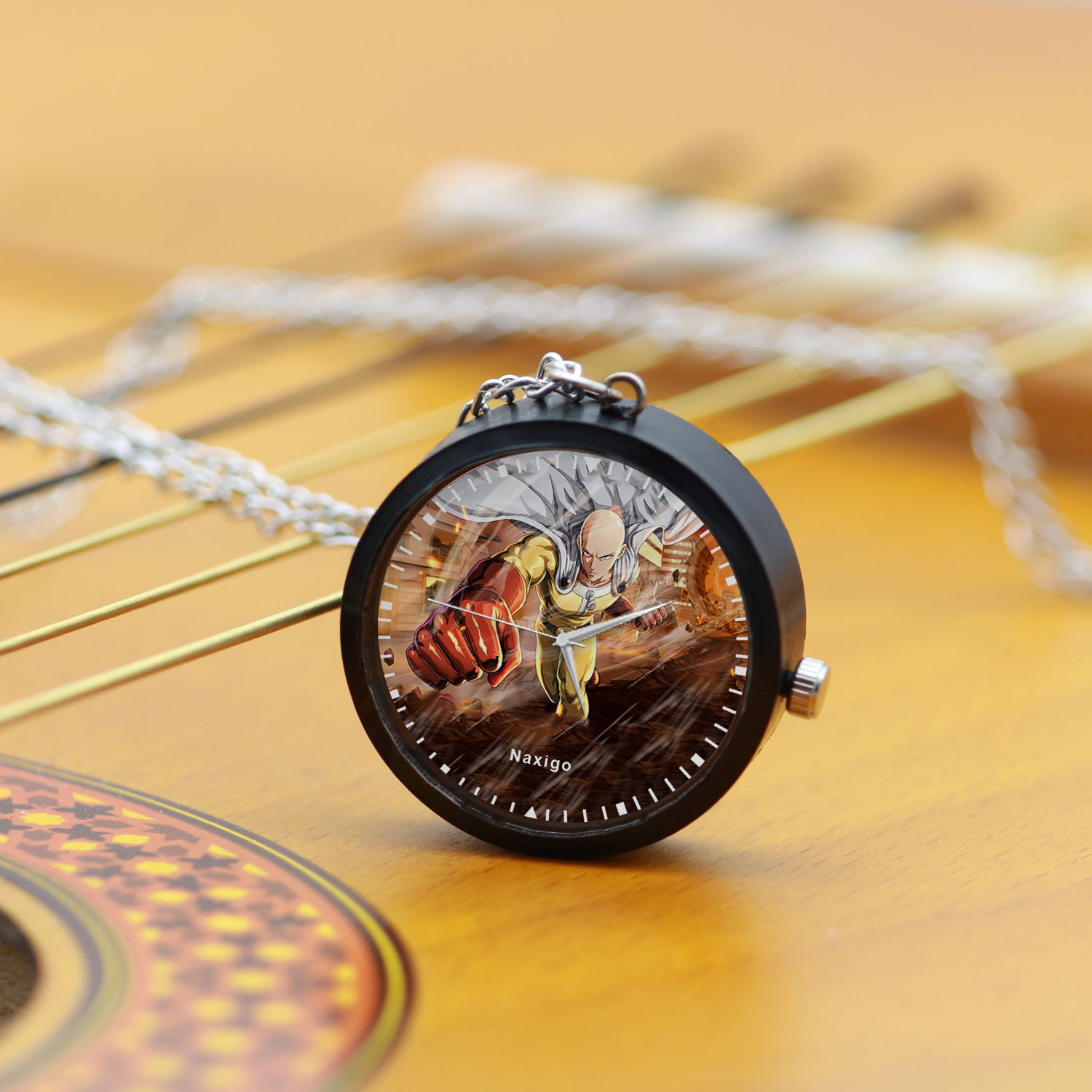 ساعت گردنبندی عقربه ای ناکسیگو مدل مردِ تک مُشتی کد NF13645