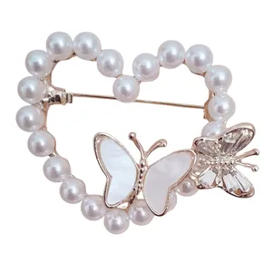 گل سینه زنانه مدل قلب مرواریدی طرح پروانه مینیاتوری کد 422