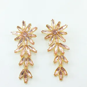 گوشواره زنانه مدل گل و برگ