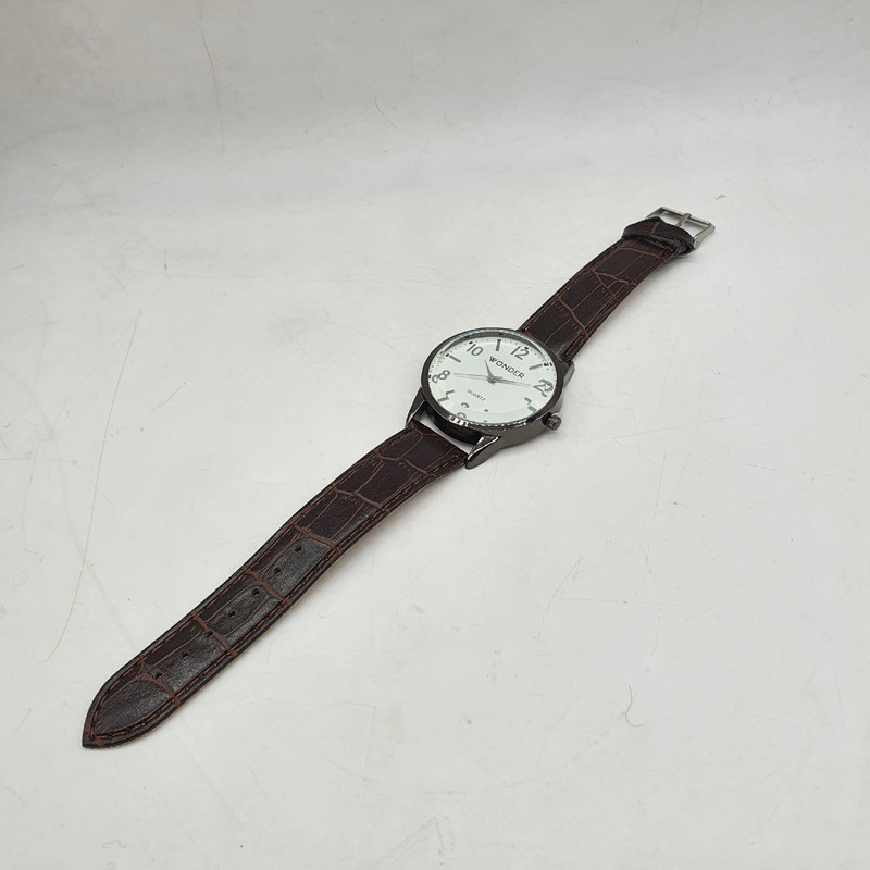 ساعت مچی عقربهای مردانه مدل BR7W ساعت مچی عقربهای مردانه مدل BR7W