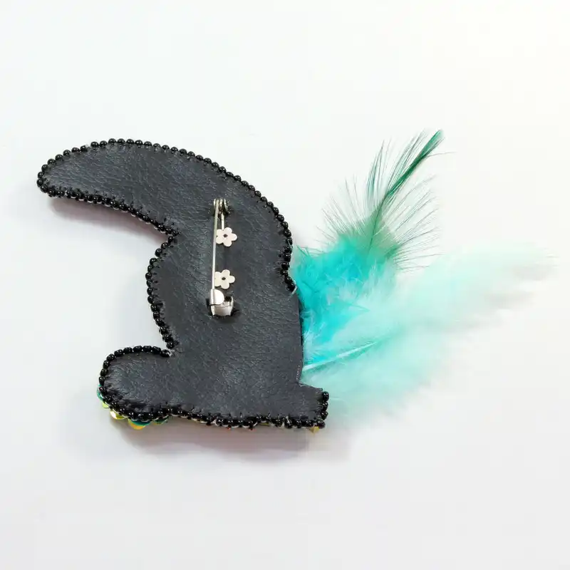 سنجاق سینه زنانه مدل جواهردوزی کد mo1