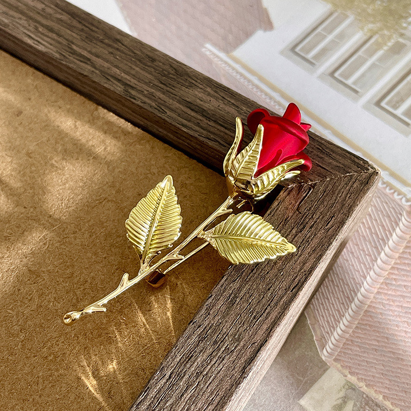 گل سینه زنانه مدل گل رز کد 15