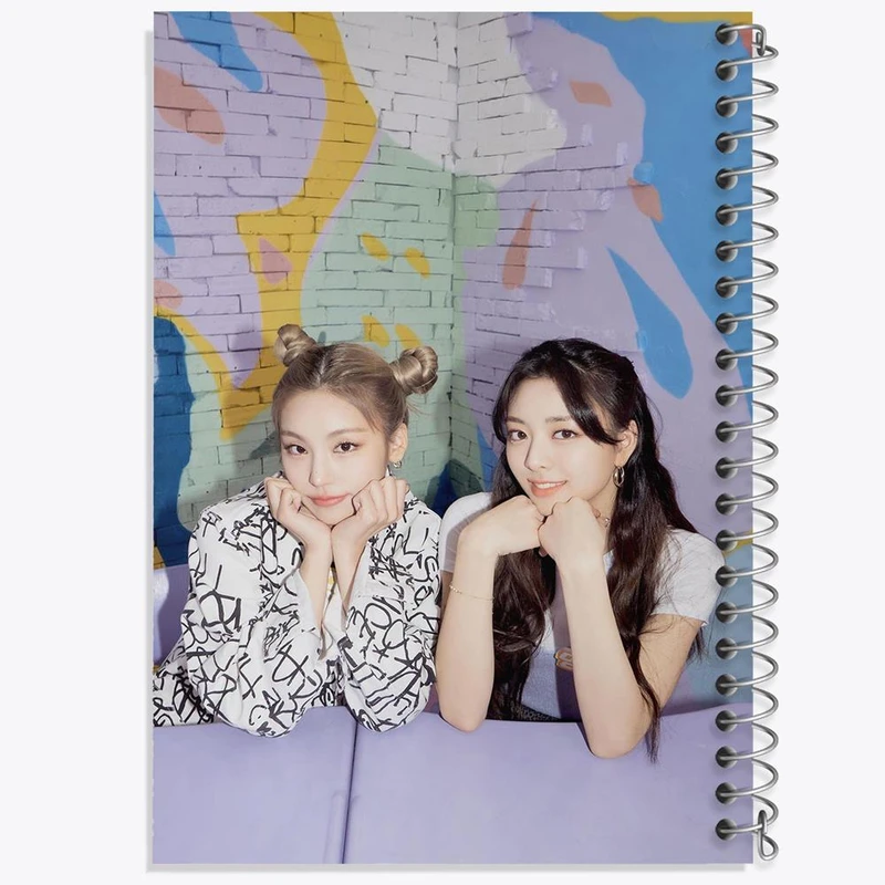 دفتر مشق 50 برگ خندالو مدل گروه ایتزی ITZY کد 20232