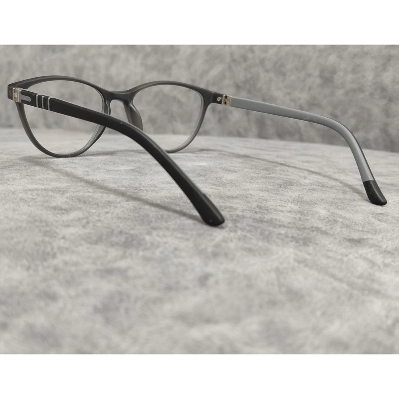 عکس شماره 8 : فریم عینک طبی بچگانه مدل ویفرر کائوچو تیار tr کد 0256