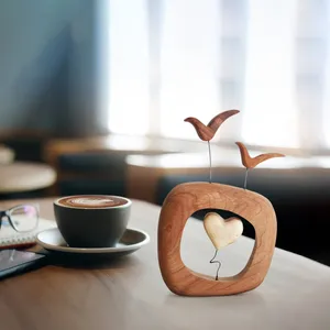 مجسمه چوبی کارکیا مدل پرنده عشق کد W25