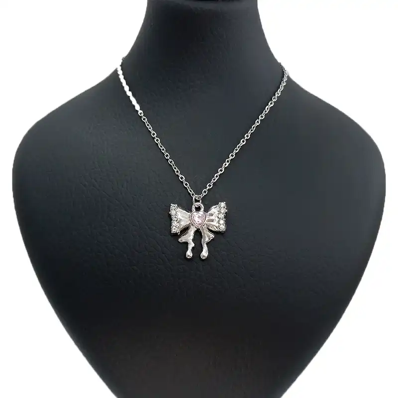 گردنبند زنانه مدل پینترستی طرح پاپیونی بسته 3 عددی