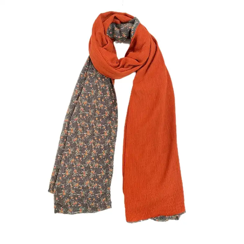 شال زنانه مدل پاییزه دو رو پلیسه طرح شکوفه ریز