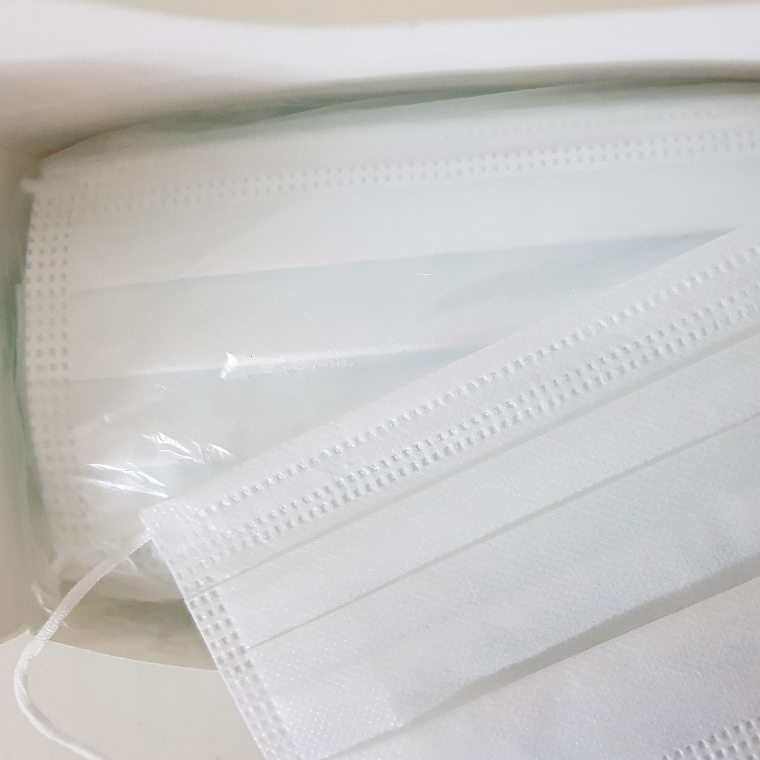 51pcs high quality Disposable protective face Mask 3 Ply Non woven safe Anti-dust and viruses filter, melt blown model