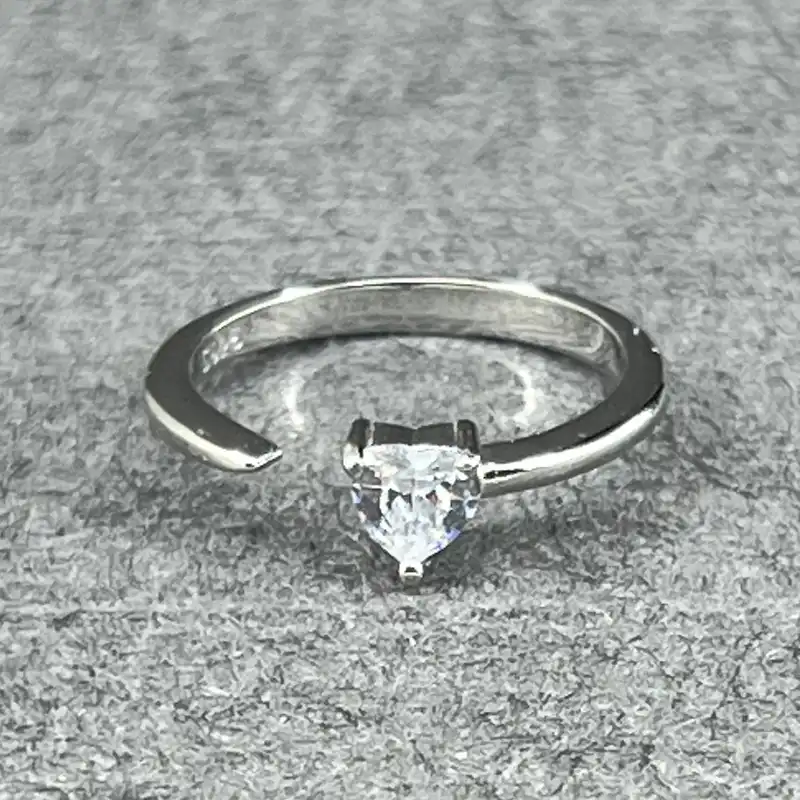 انگشتر نقره زنانه گیرا مدل قلب G371