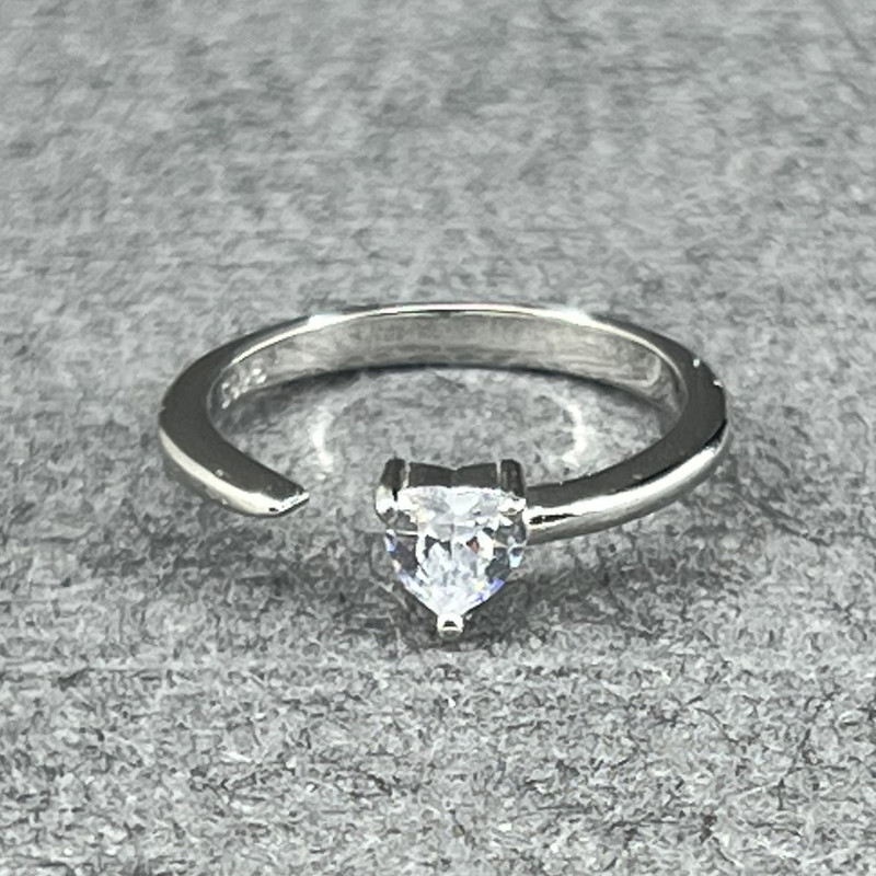 انگشتر نقره زنانه گیرا مدل قلب G371