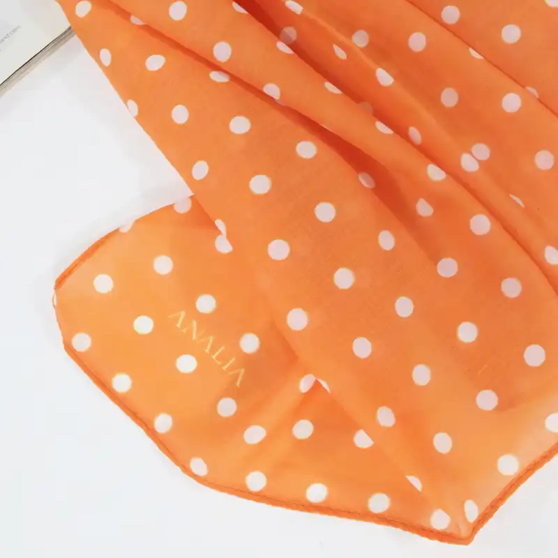 شال زنانه مدل نخی خنک تابستانه خالخالی کد ana-2447