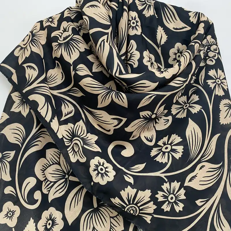 روسری زنانه مدل نخ چهارفصل منگوله دار کد 881