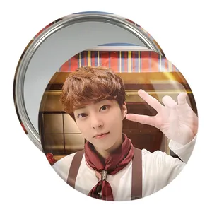 آینه جیبی خندالو مدل شیومین گروه اکسو EXO  کد 16835