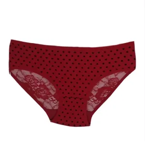 شورت زنانه مدل خالدار رنگ قرمز