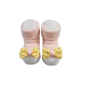 جوراب نوزادی مدل عروسکی حوله ای LB SANTA 302 