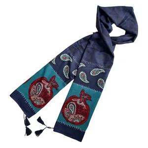 شال زنانه مدل نخی منگوله دار حاشیه اناری