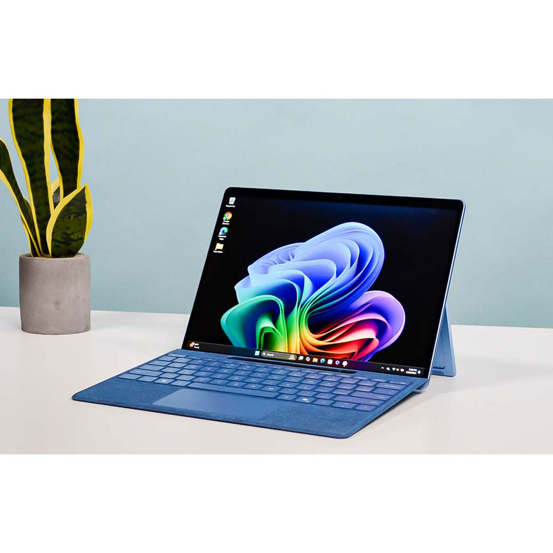 تبلت 13 اینچی مایکروسافت مدل Surface Pro 11-Snapdragon X Plus LCD ظرفیت 512 گیگابایت و رم 16 گیگابایت به همراه کیبورد Surface Pro Copilot و قلم Slim Pen 2
